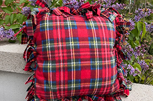 No-Sew Easy Tie Fleece Pillow